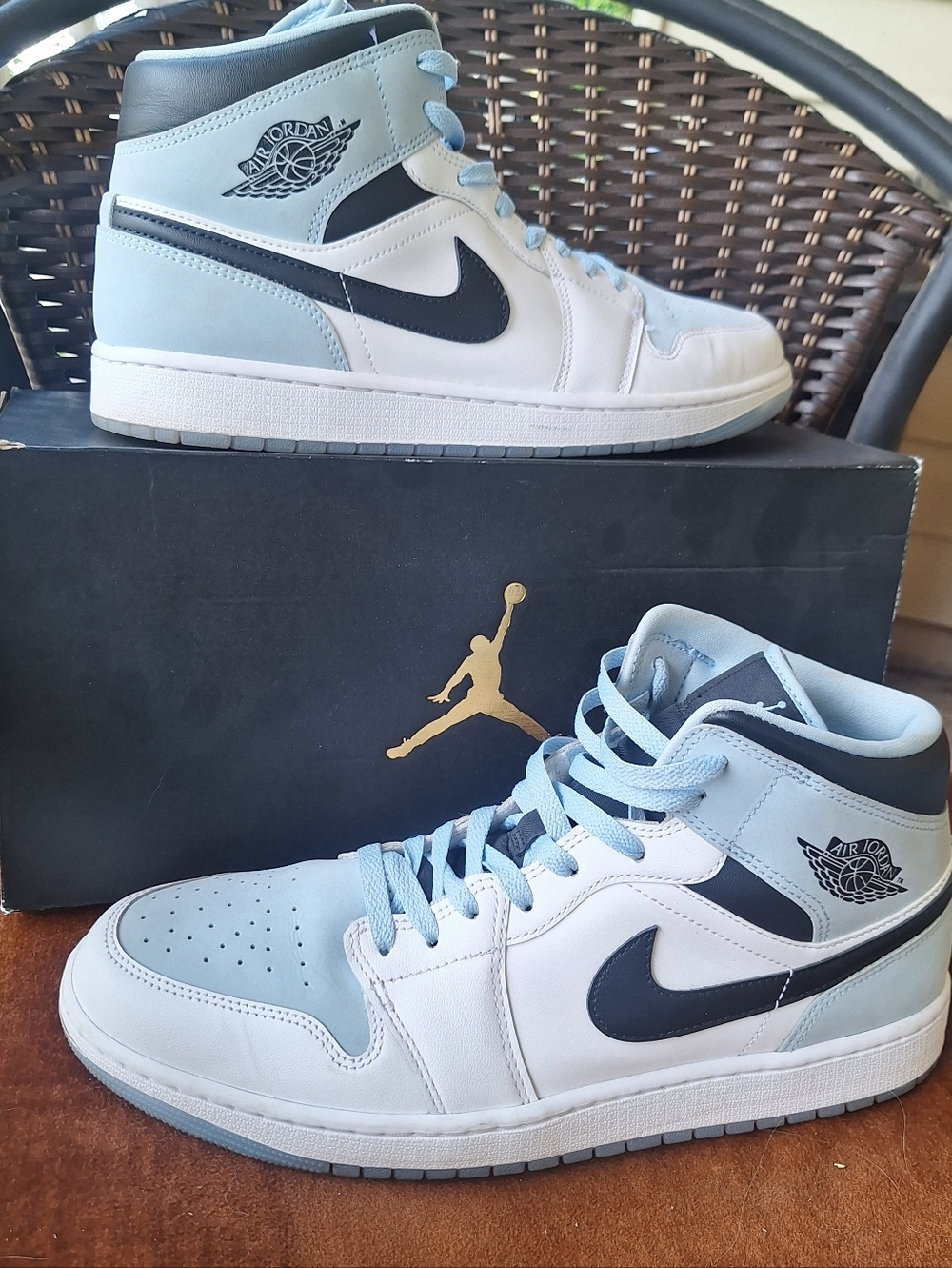 Air Jordan 1 Mid SE "White Ice Blue" SKU	DV1308 104 Size 12 MENS Shoe
